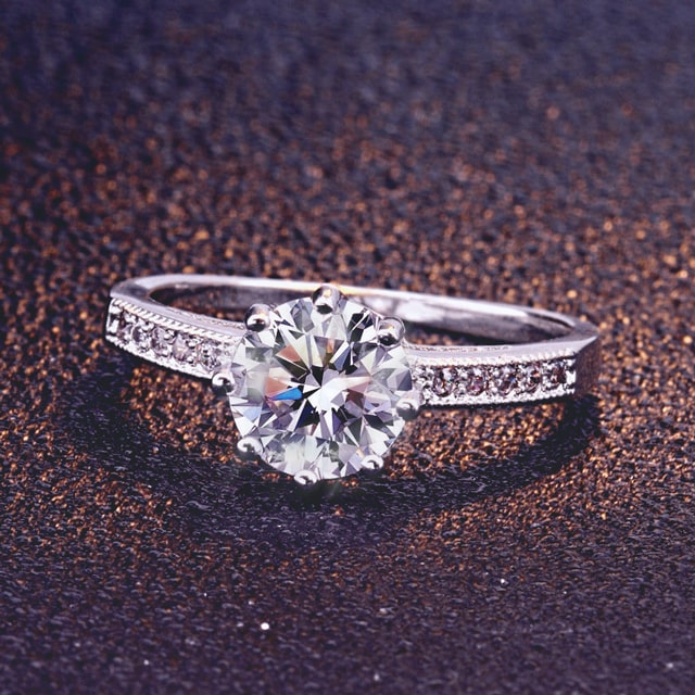 Anillo impegno all'infinito