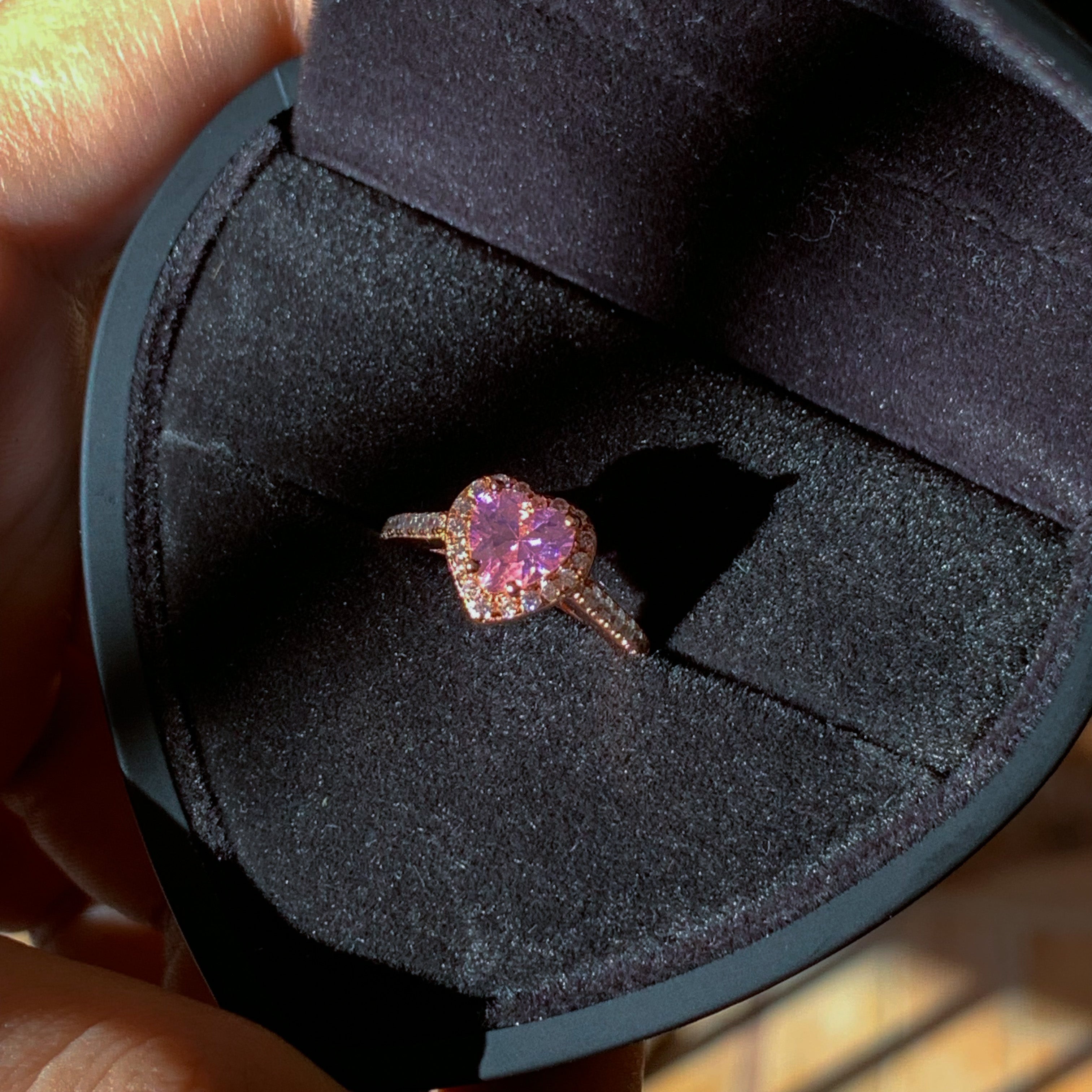 Anillo “Cuore D’Amore” Oro Rosa con Piedra Rosa – Caja Premium y Grabado “Te amo ♥️” Incluido